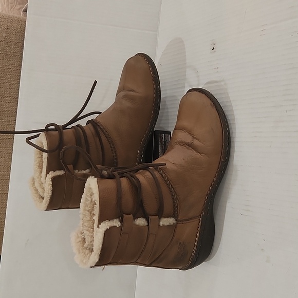 UGG Women's Brown Leather Wool Boots Size 8 - Picture 1 of 8